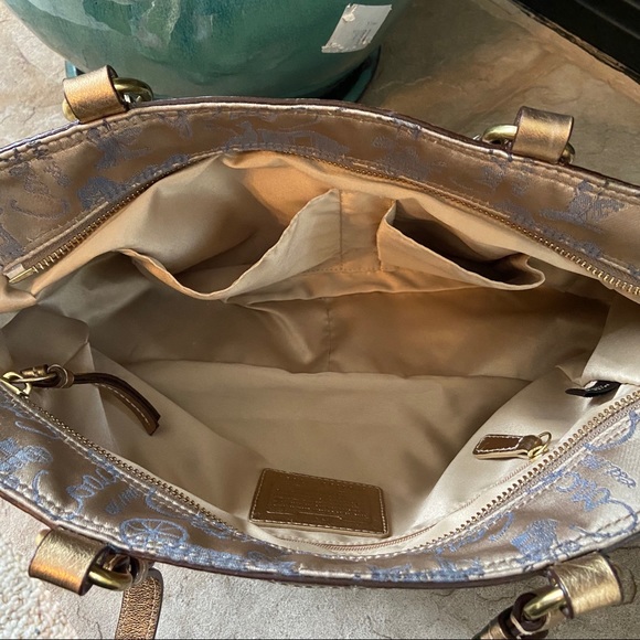 Coach Purse - AUTHENTIC - Picture 8 of 16